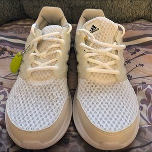 Adidas cloudfoam 8 women’s white brand new